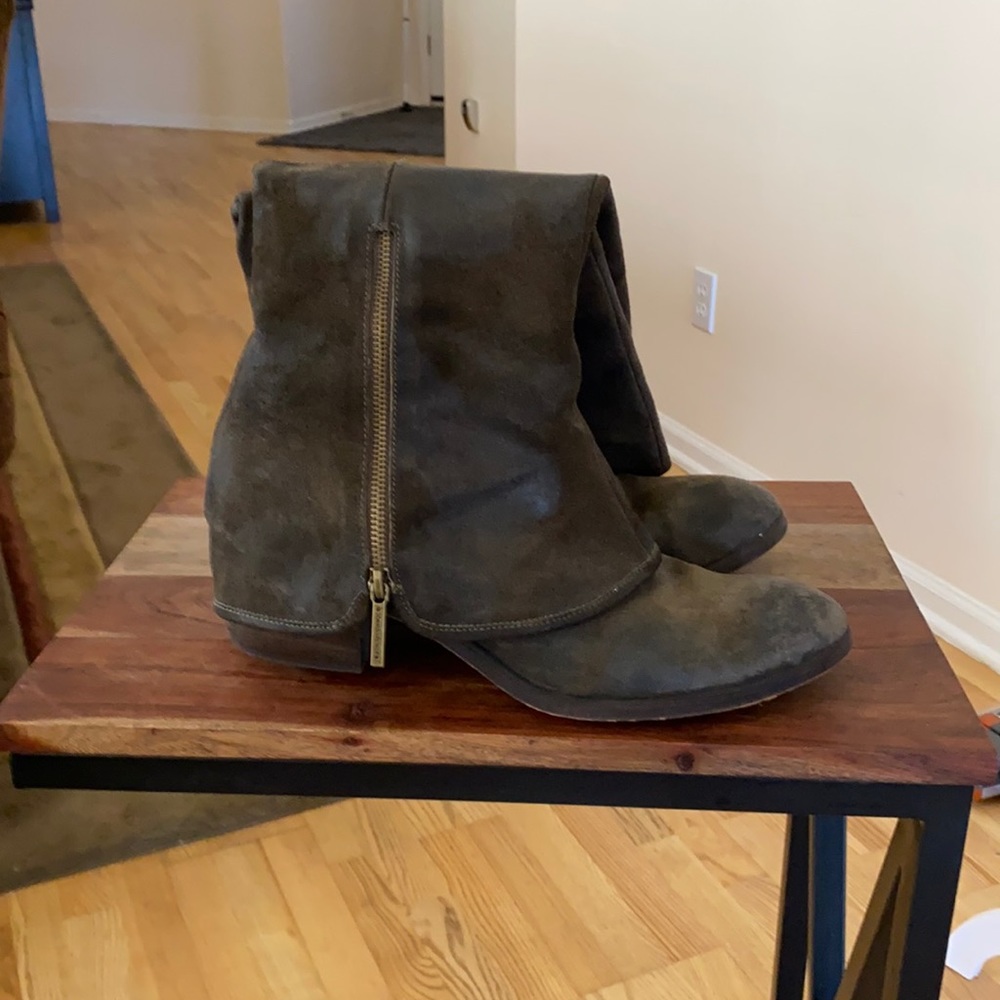 Donald pliner boots (signed by DJP)